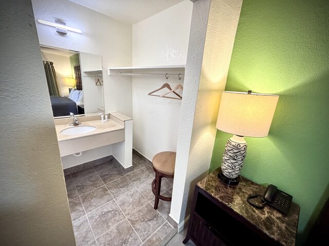 Image 3 for Standard King Rooms (Nonsmoking)