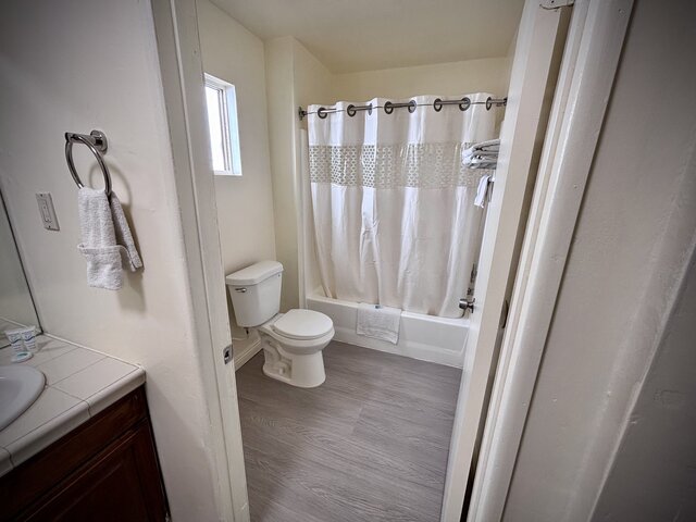 Image 4 for Standard Queen Rooms