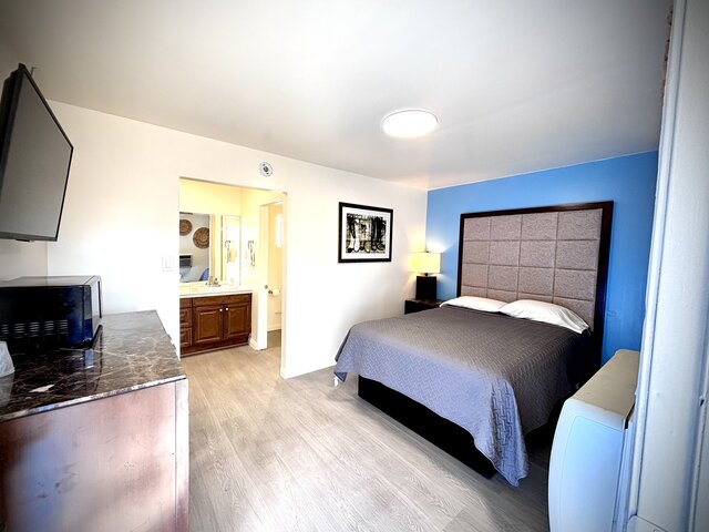 Image 2 for Standard Queen Rooms