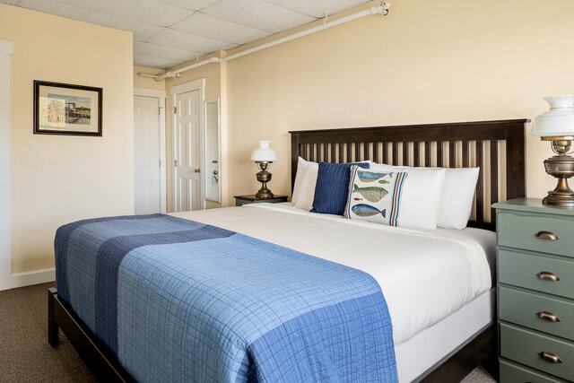 Room 25 Bed