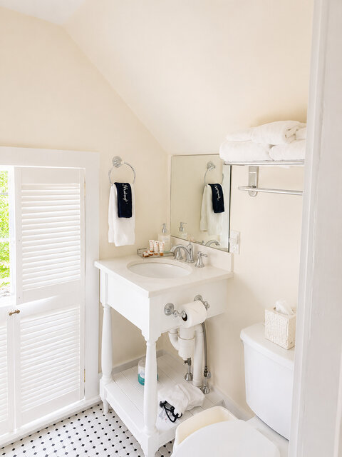 Apartment 20 Bathroom East Wind