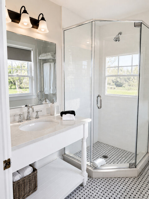 Room 1 Bathroom East Wind