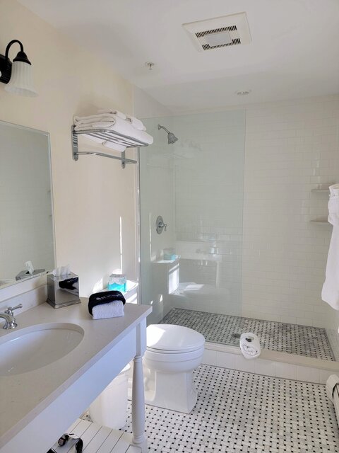 Image 6 for 08) Standard Queen Suite - Partial View - Sail Loft