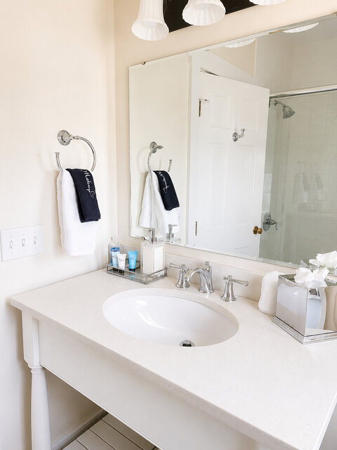 Room 26 Bathroom East Wind