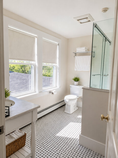 Room 2 Bath East Wind