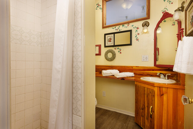 Image 18 for STRAWBERRY LODGE (7 BR/20 max/no pet/offproperty)