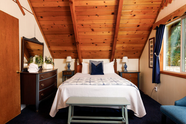 Image 10 for #2 WINTER SKI CHALET (3 BR/10 max/no pets)