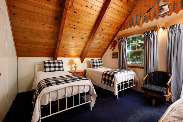 Image 8 for #2 WINTER SKI CHALET (3 BR/10 max/no pets)