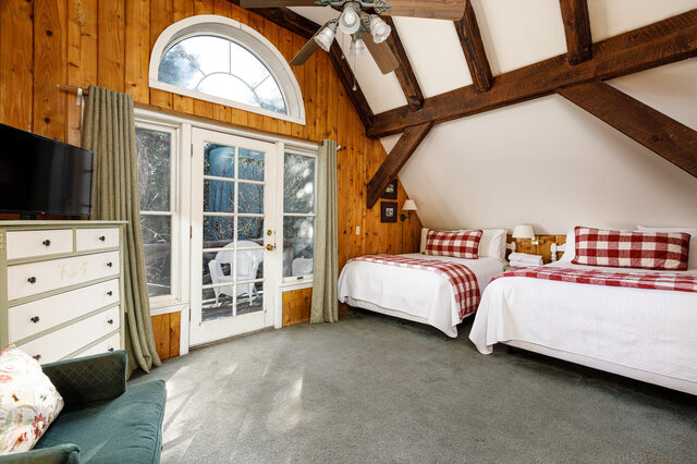 Image 22 for STRAWBERRY LODGE (7 BR/20 max/no pet/offproperty)