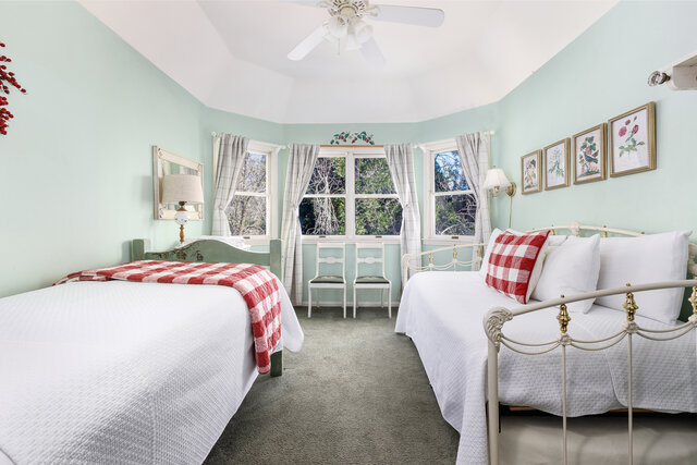 Image 20 for STRAWBERRY LODGE (7 BR/20 max/no pet/offproperty)