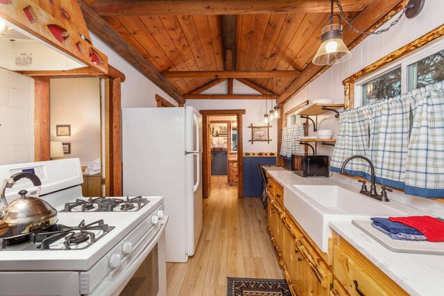 Image 5 for #4 ARROWHEAD OUTPOST (2 BR/6 max/no pets)