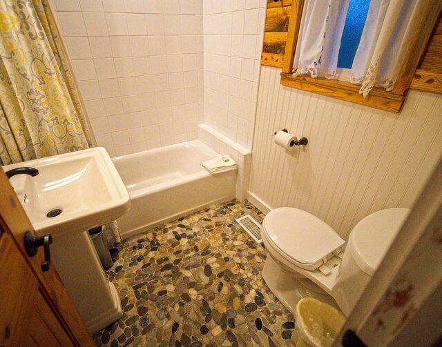 Image 11 for #16 STORYBOOK COTTAGE (3 BR/8 max)