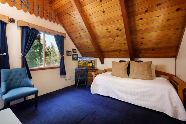 Image 11 for #2 WINTER SKI CHALET (3 BR/10 max/no pets)