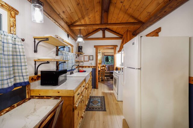 Image 8 for #4 ARROWHEAD OUTPOST (2 BR/6 max/no pets)