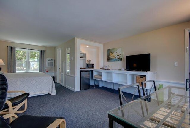 Image 2 for BV1) Beach View King