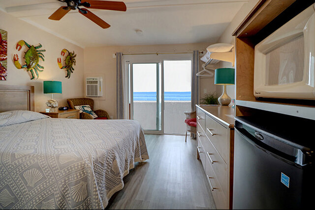 Image 1 for 01) Oceanfront Queen Room - Pet Friendly
