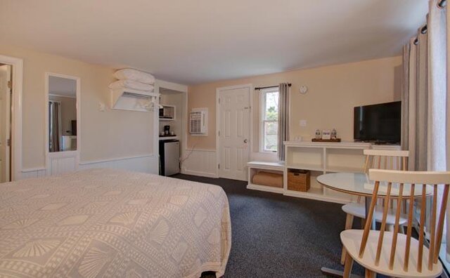 Image 1 for BV10) Beach View King