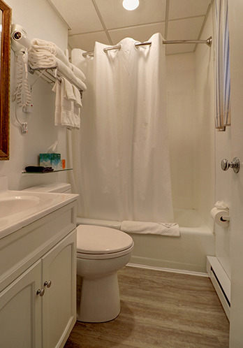 Image 3 for 01) Oceanfront Queen Room - Pet Friendly