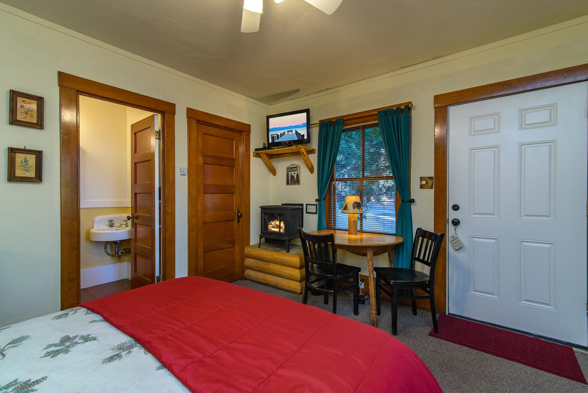 Tahoma Meadows Cottages in Lake Tahoe, California Pine Cone