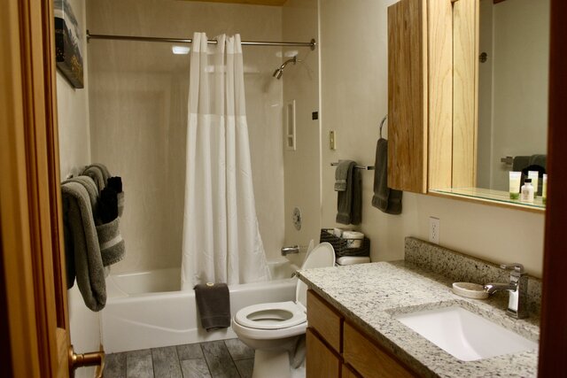 Image 2 for Room 403