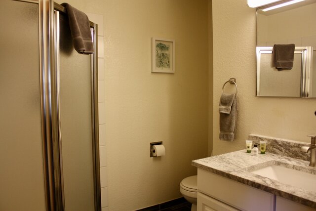 Image 3 for Room 402