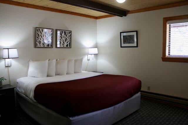 Image 9 for Room 402