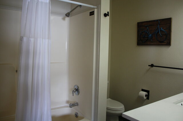 Image 2 for Room 404