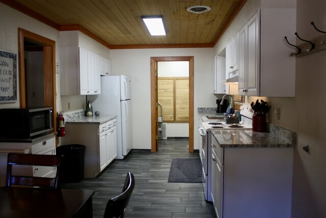 Image 6 for Room 402