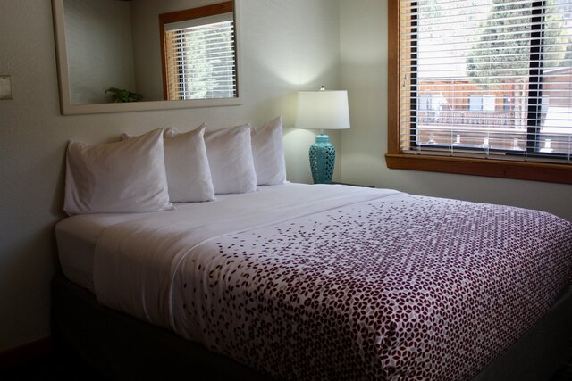 Image 1 for Room 402