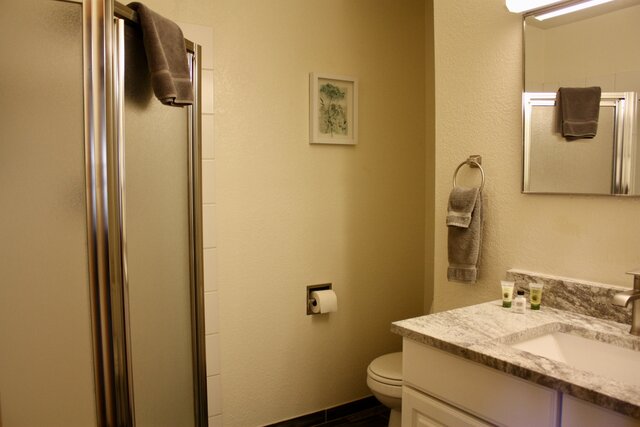 Image 8 for Room 402