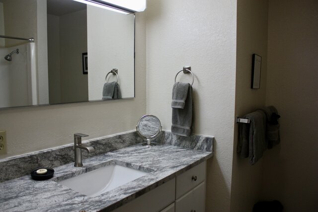 Image 4 for Room 402