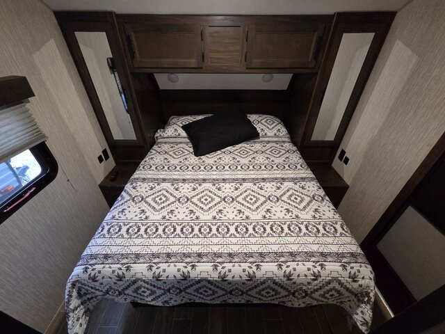 Image 4 for Grey Wolf 26MBRR (33 Feet)