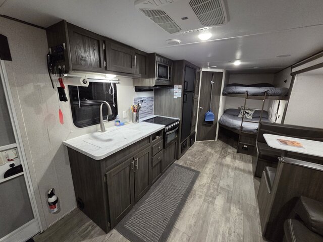 Image 8 for Forest River Shasta 26DB (32 feet)