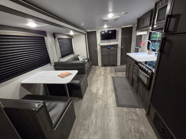 Image 7 for Forest River Shasta 26DB (32 feet)