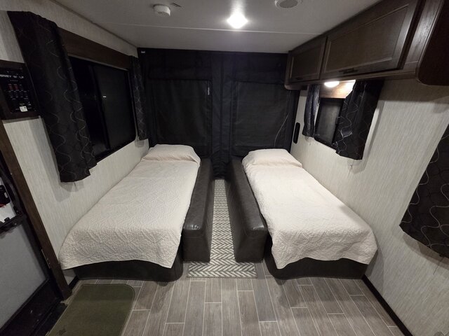 Image 5 for Grey Wolf 26MBRR (33 Feet)