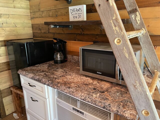 Image 4 for 14) Tiny Home