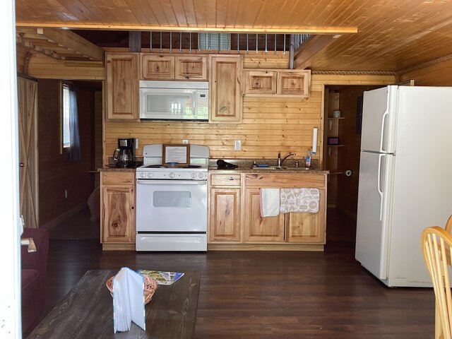 Image 3 for 06)   Cabin 6