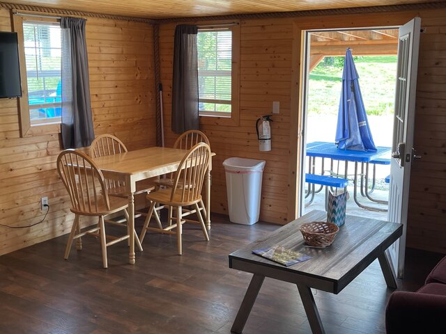 Image 2 for 06)   Cabin 6