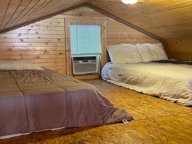 Image 8 for 06)   Cabin 6