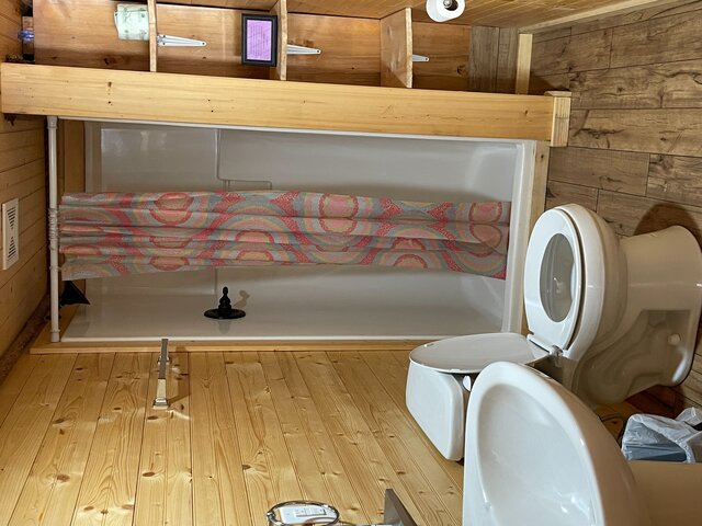 Image 4 for 06)   Cabin 6