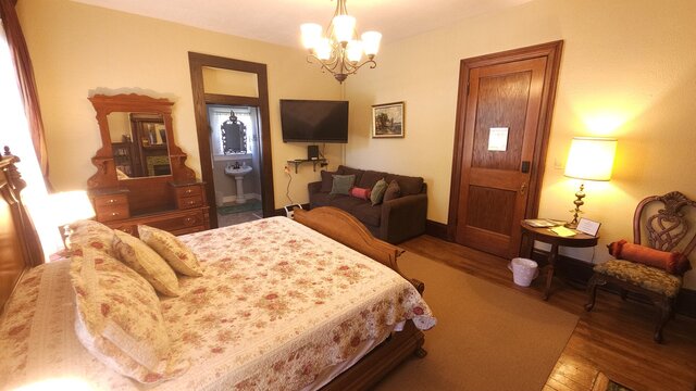 Image 2 for Greenbrier Suite
