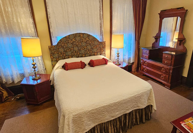 Image 2 for Greenbrier Suite