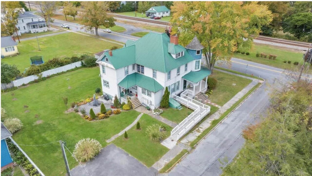 Image 13 for Old Victorian Suite