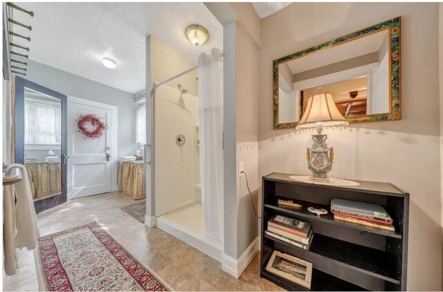 Image 4 for Greenbrier Suite