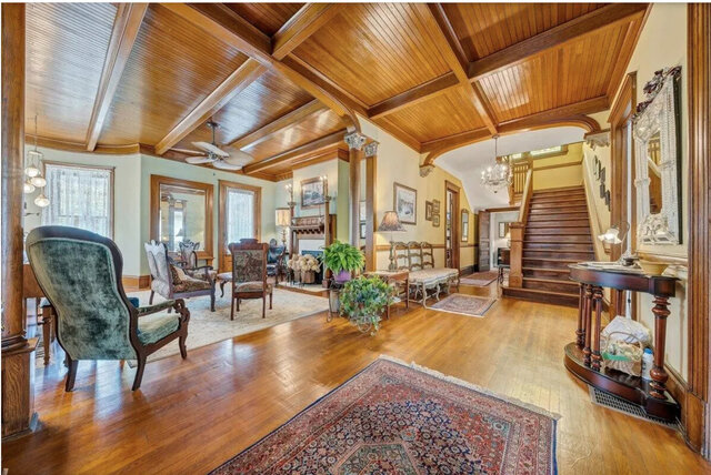 Image 7 for Greenbrier Suite