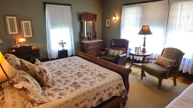 Image 4 for Old Victorian Suite