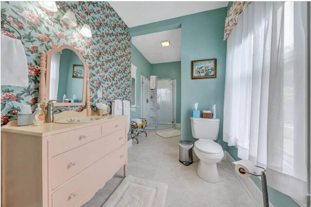 Image 8 for Old Victorian Suite