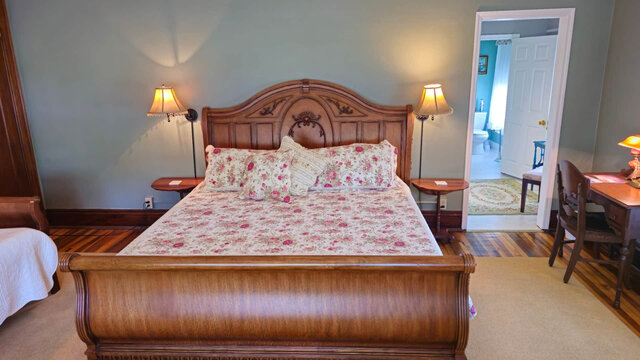 Image 2 for Old Victorian Suite