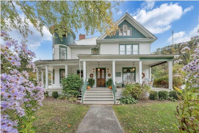 Image 11 for Old Victorian Suite