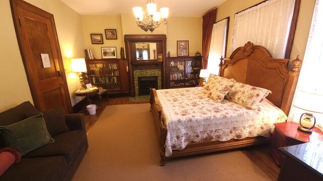 Image 1 for Greenbrier Suite